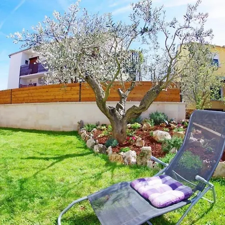 In Mit Grill, Garten Und Terrasse Pula