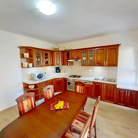 In Mit Grill, Garten Und Terrasse Apartamento Pula